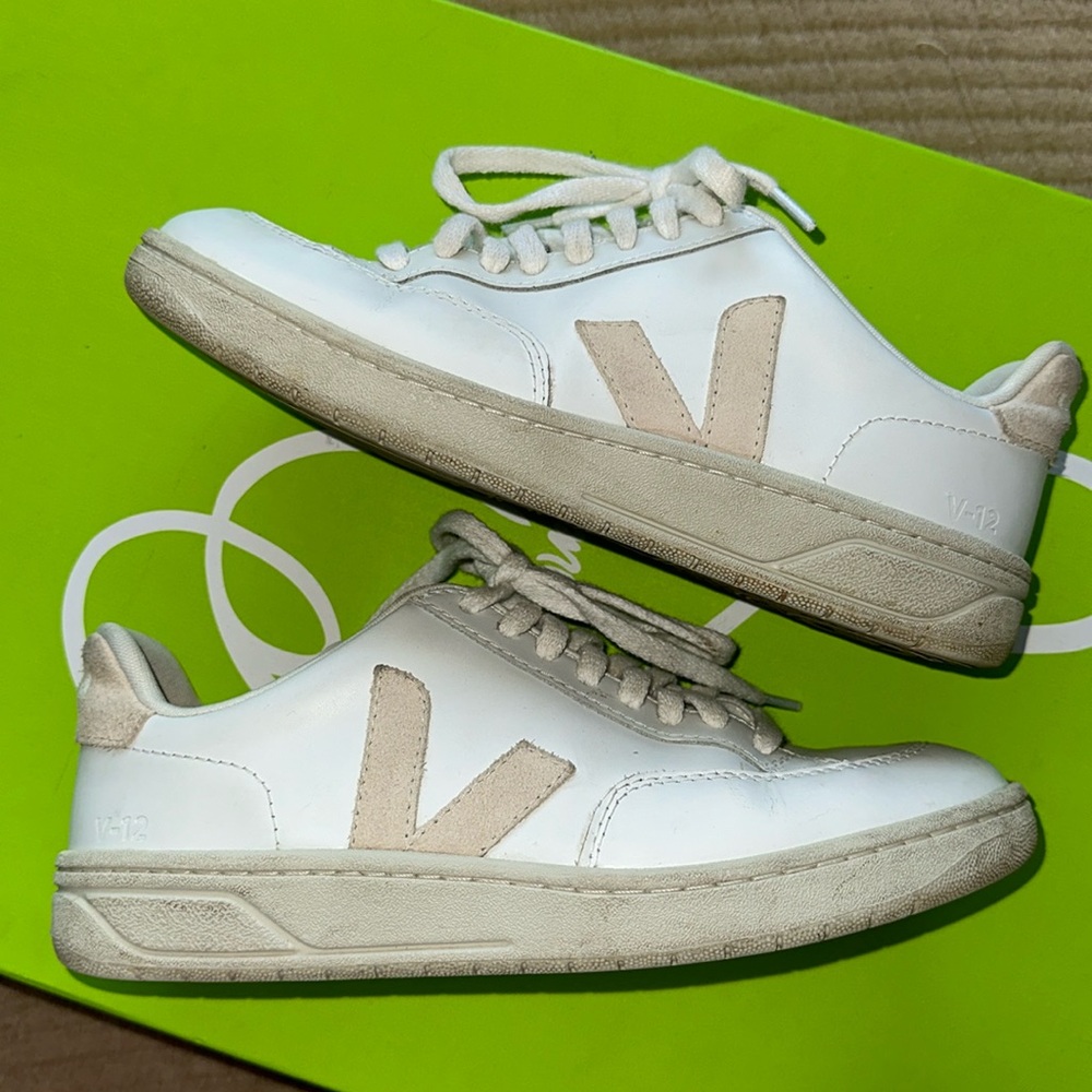 White and Tan Veja Esplar